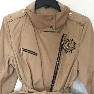 NWOT Guess Women’s Beige Contemporary Trench 3/4 Trench Jacket With Silky Lining